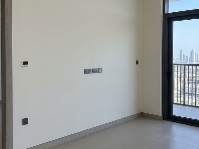 Hadley Height, the empty living room on delivery